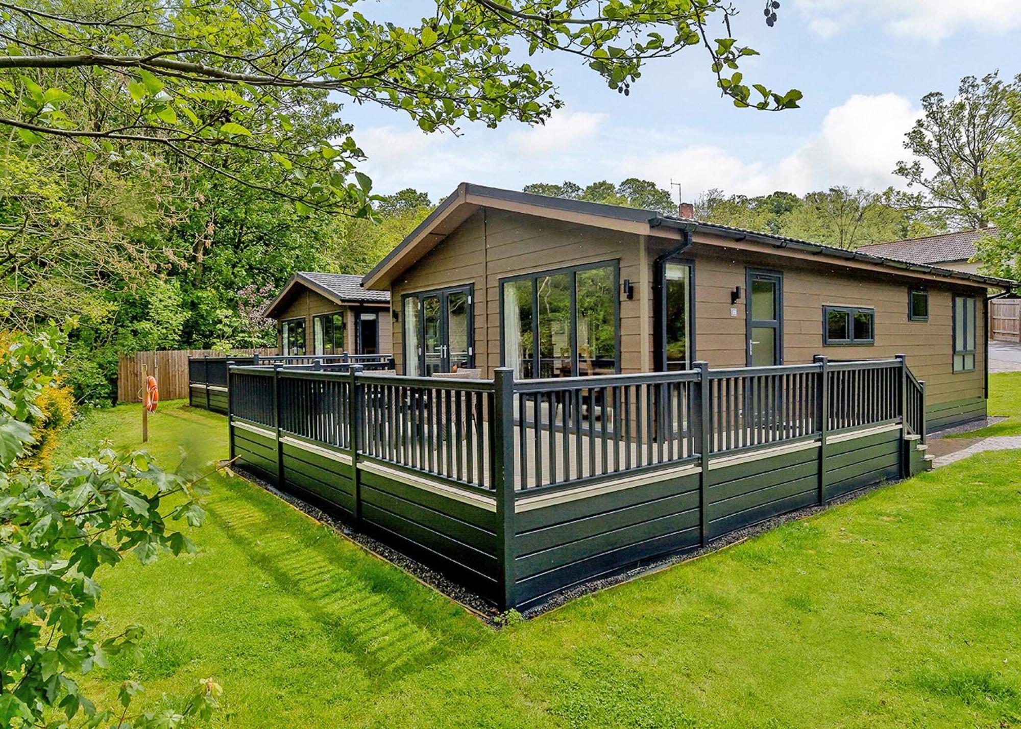 巴斯工厂小屋度假酒店 Kelston 外观 照片